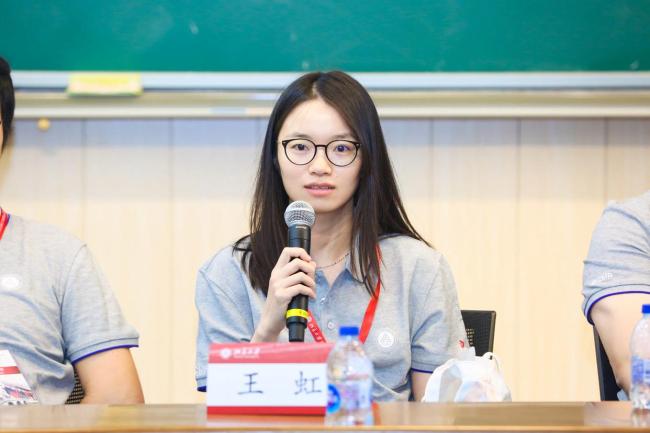 王虹、邓煜领奖现场